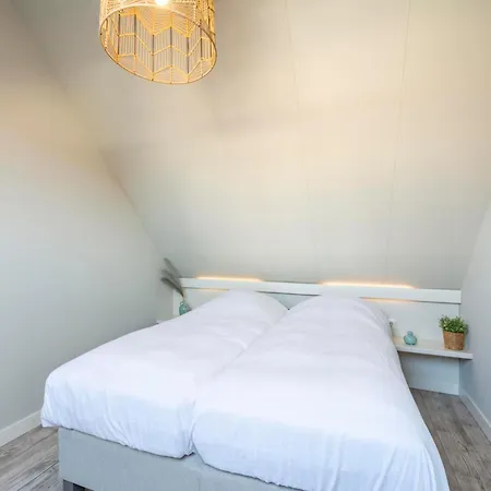 Duinroosweg 83 Near Village Square Nyaraló